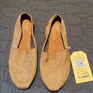 Toms
